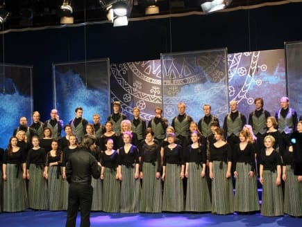 Latvijas labāko koru sacensībā LTV tiešraidē uzvarējis koris "Sōla"