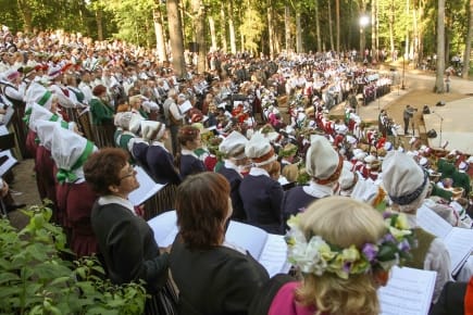 Gads līdz XXVI Vispārējiem latviešu Dziesmu un XVI Deju svētkiem. Ieskaņas koncertā Dikļos izskanēs gaidāmo Dziesmu un deju svētku Noslēguma koncerta programma