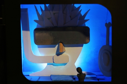 Aicinām uz mākslas skolu audzēkņu darbu izstādi "Melnā kaste" un scenogrāfijas darbnīcu bērniem un jauniešiem Pārdaugavā