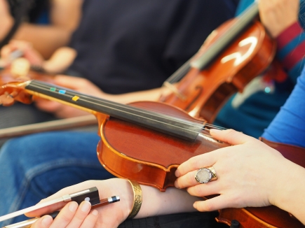 Festivāls “Dzīvā mūzika” aicina piedalīties vijoļspēles lekcijās visā pasaulē