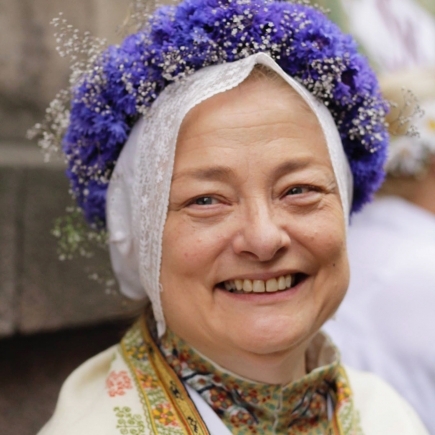 9. novembrī šūpuļsvētki Dziesmu un deju svētku padomes loceklei, diriģentei Lilijai Zobens 