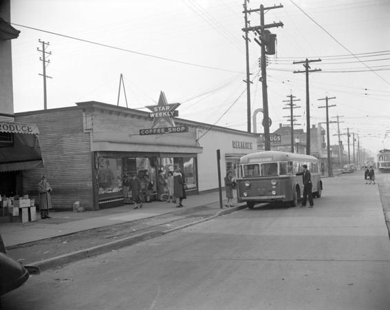 Autobusu pietura. ASV. 1940